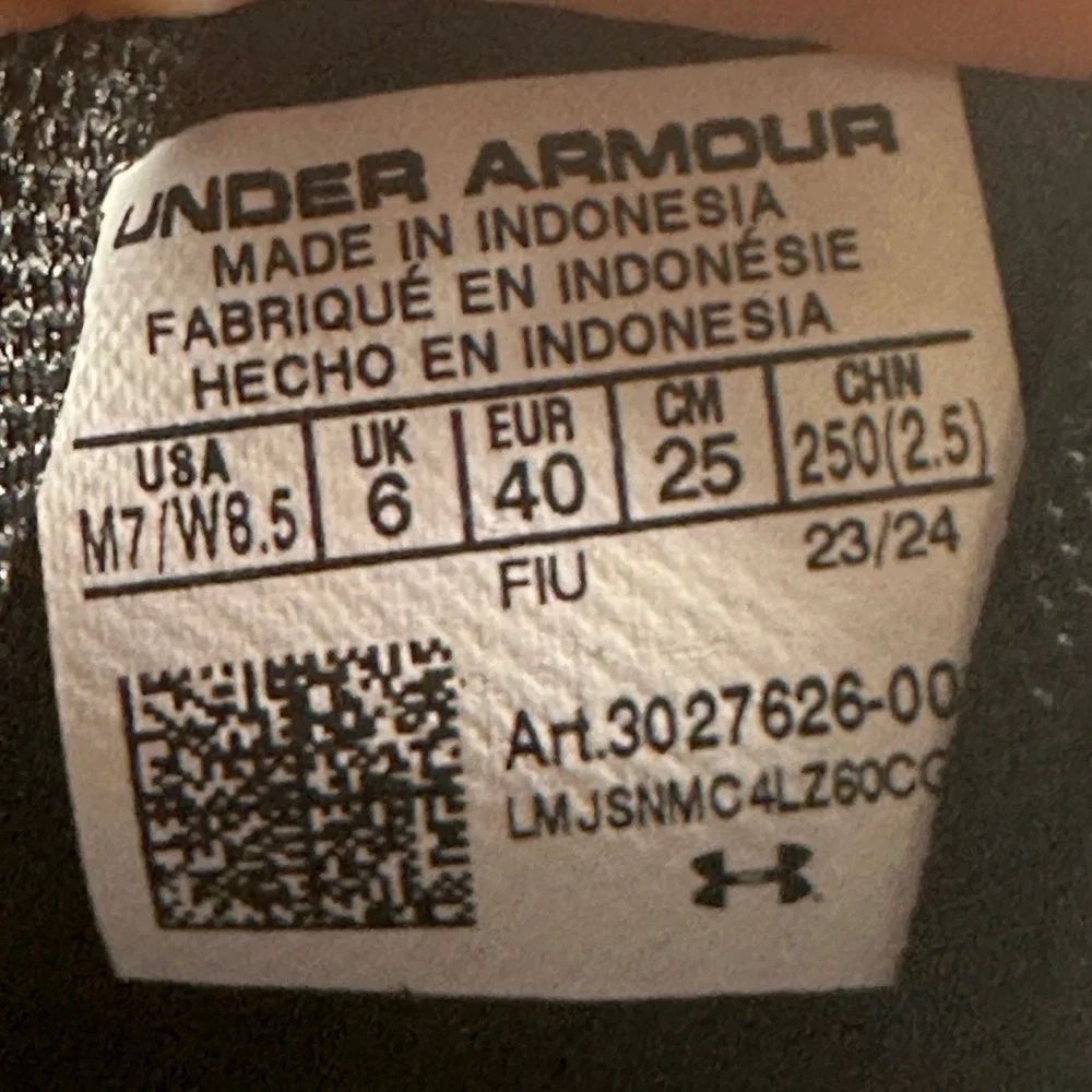 Under Armour Basketball Shoes Men 7 Black White Mesh NEW 3027626-001